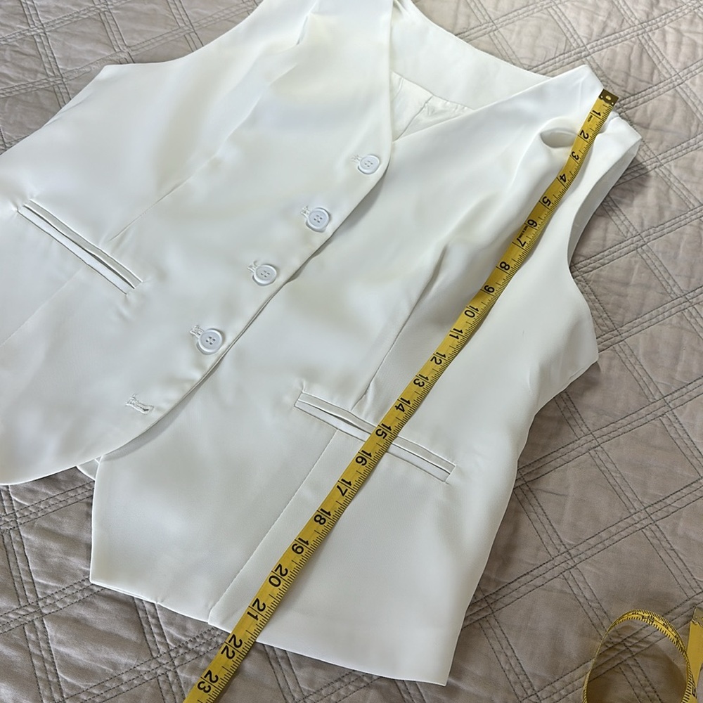 White lined vest, new without tags. Size XL - Picture 5 of 8